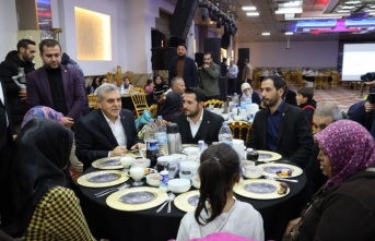 BAŞKAN BEYAZGÜL İLK İFTARI DEPREMZEDELERLE YAPTI