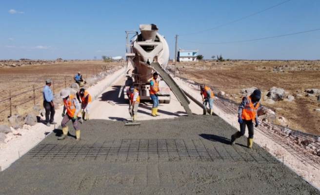 Büyükşehir yol yapım çalışmalarını sürdürüyor