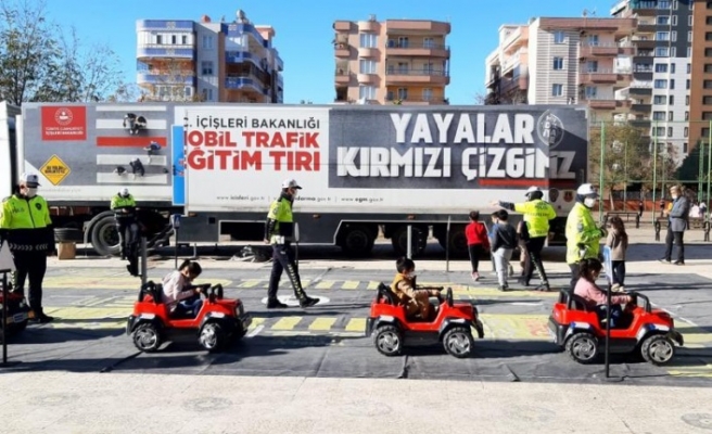 Öğrencilere trafik eğitimi verildi