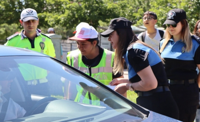 Engelli çocuklar trafik polisi oldu