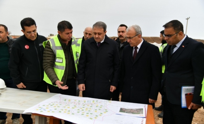 Vali Şıldak deprem konutlarını inceledi