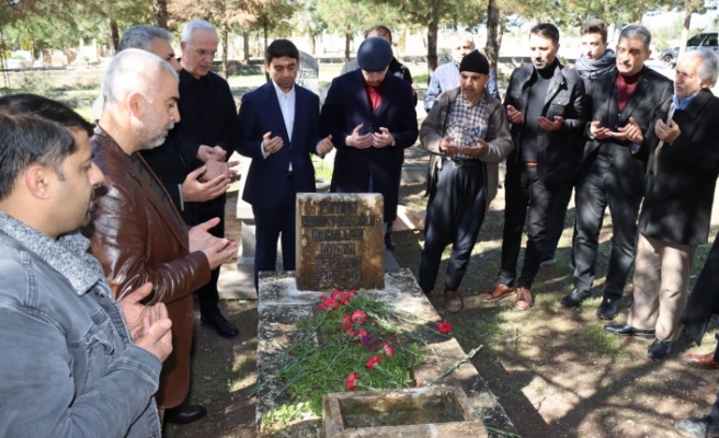 URFALI BESTEKAR KABRİ BAŞINDA ANILDI